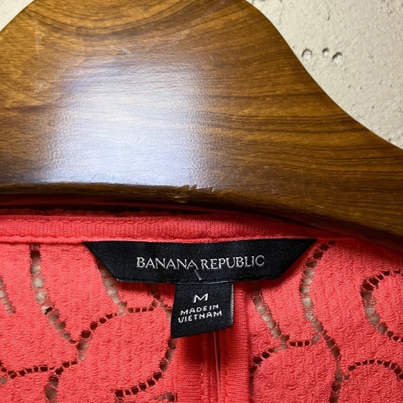 Banana Republic NWT Coral Lace Top, Medium - Picture 4 of 6